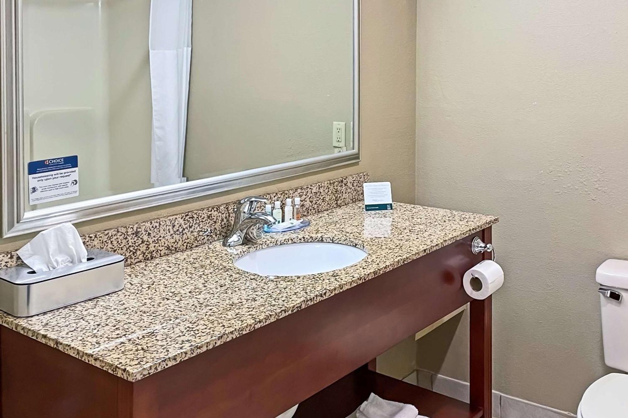 Quality Inn & Suites Georgetown - Seaford Bagian luar foto
